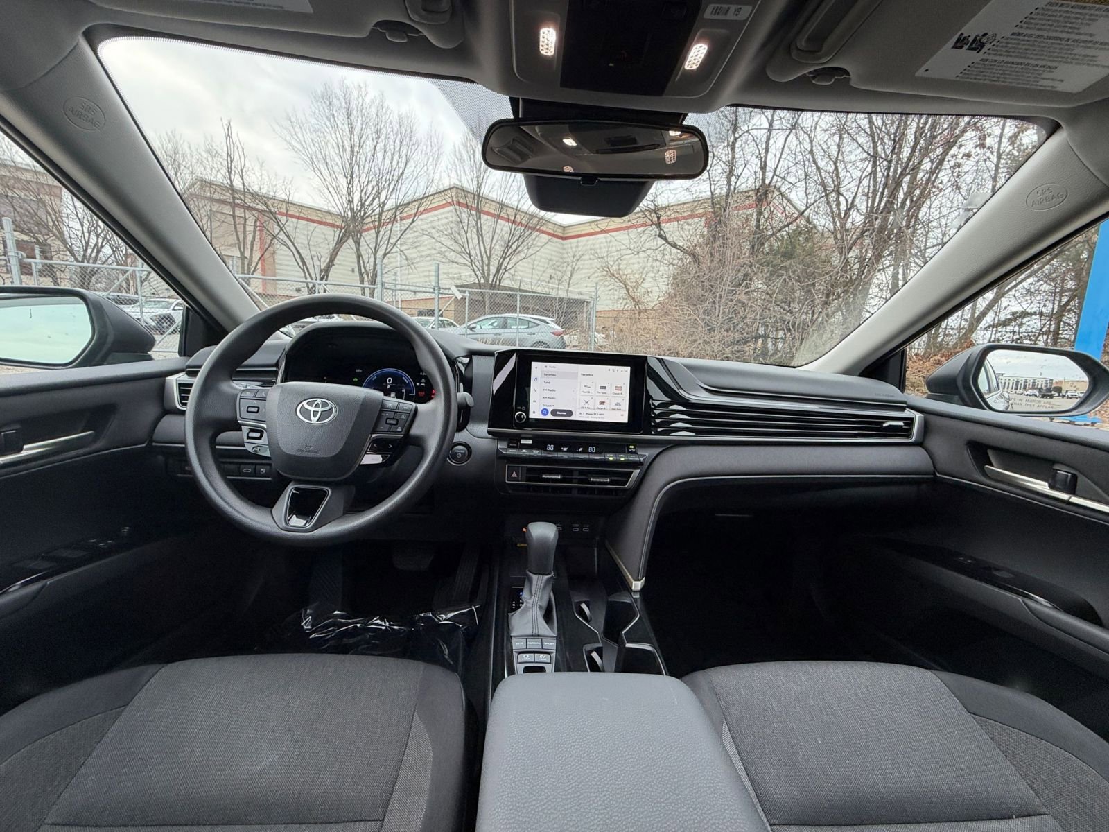 Used 2025 Toyota Camry LE image 32