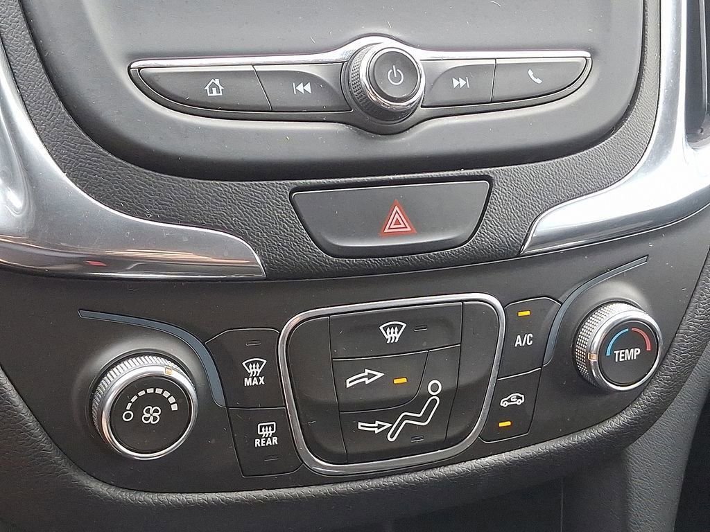 Used 2018 Chevrolet Equinox LT image 19