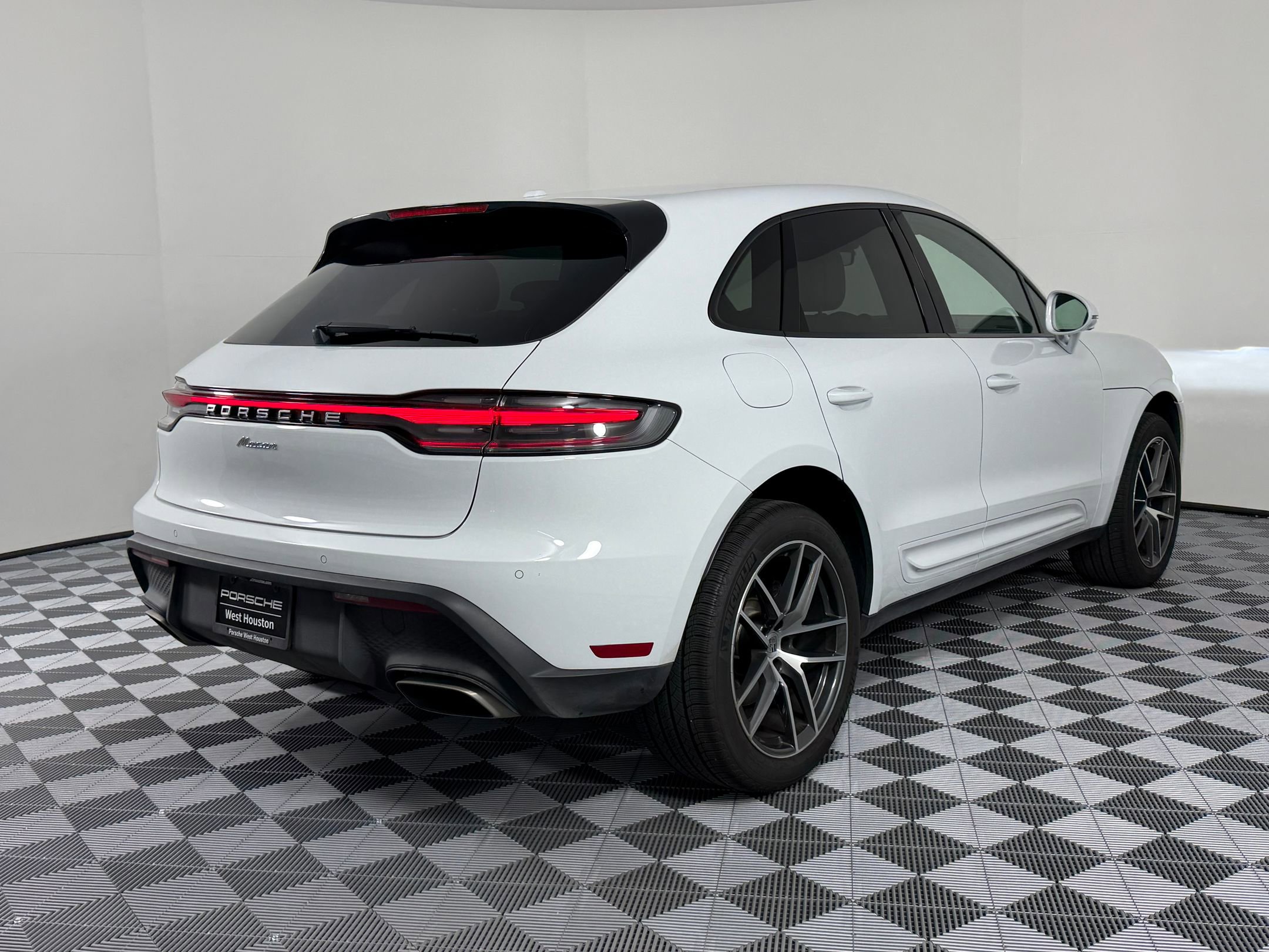New 2025 Porsche Macan image 9