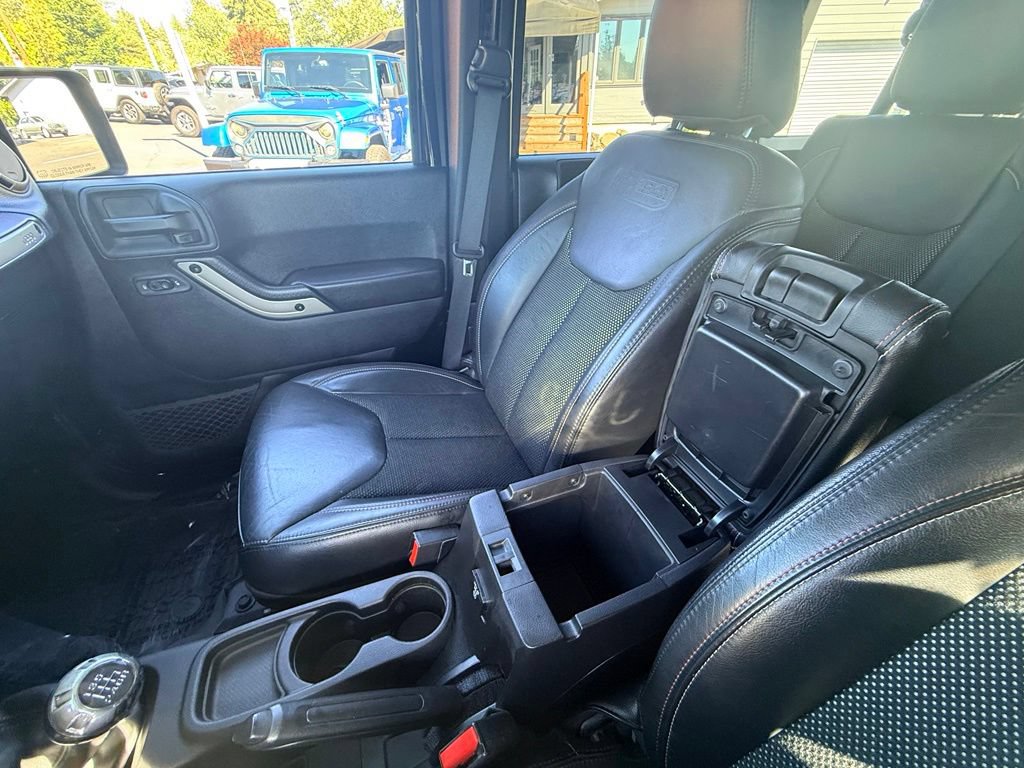Used 2016 Jeep Wrangler Unlimited Sahara AWD/4WD image 27