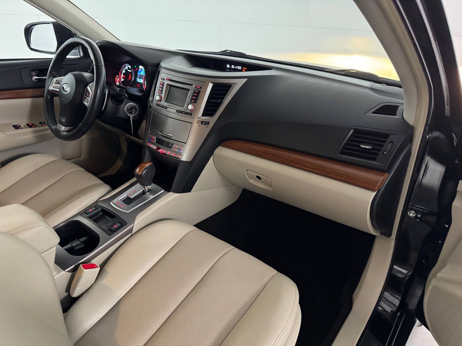 Used 2013 Subaru Outback 2.5i Limited w/ Moonroof Pkg AWD/4WD image 21