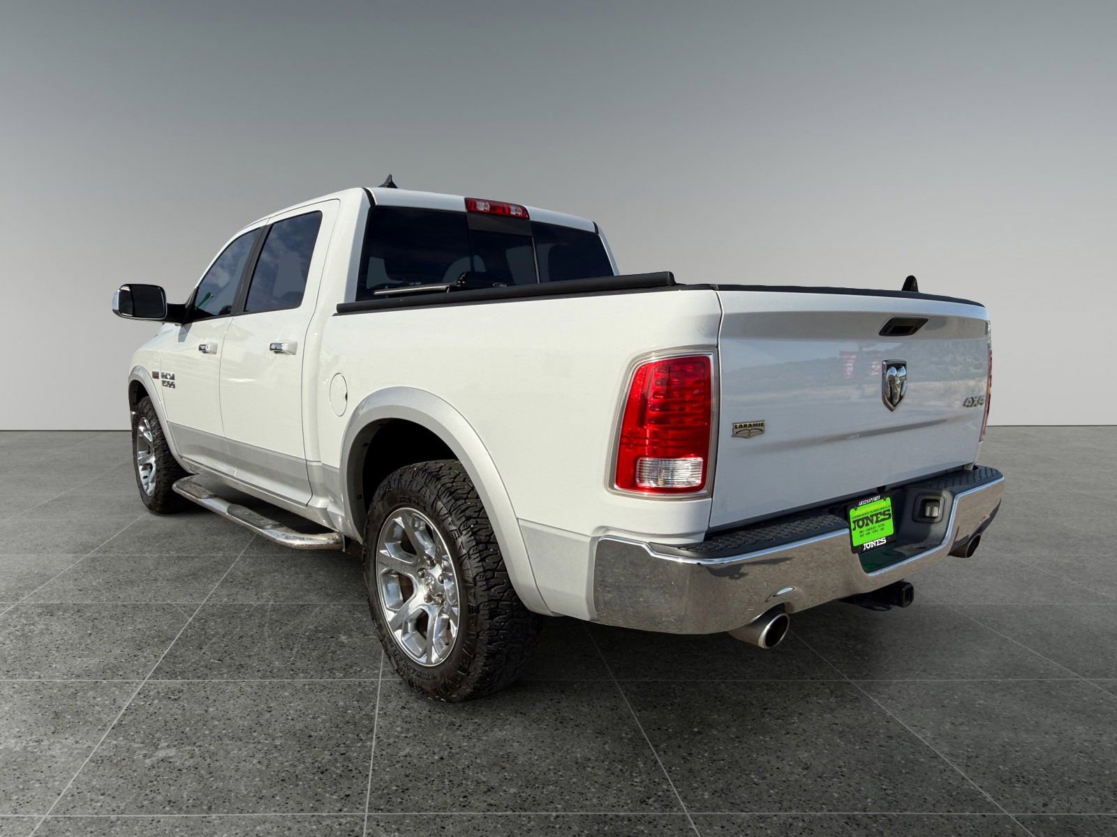 Used 2017 RAM 1500 Laramie w/ Convenience Group AWD/4WD image 4