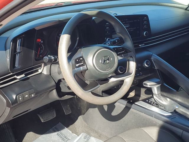 Used 2023 Hyundai Elantra SEL w/ Preferred Accessory Package image 9