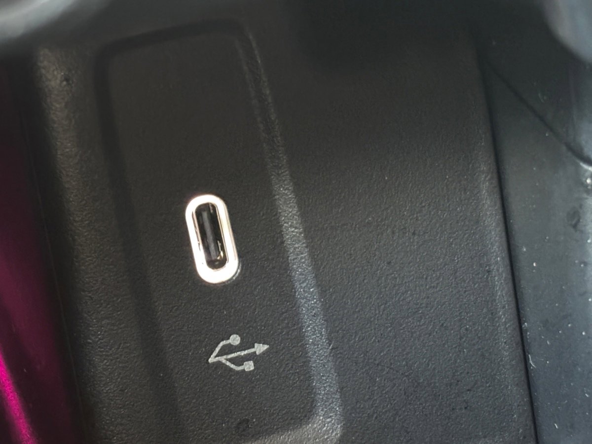 Used 2024 Mercedes-Benz GLC 300 image 6