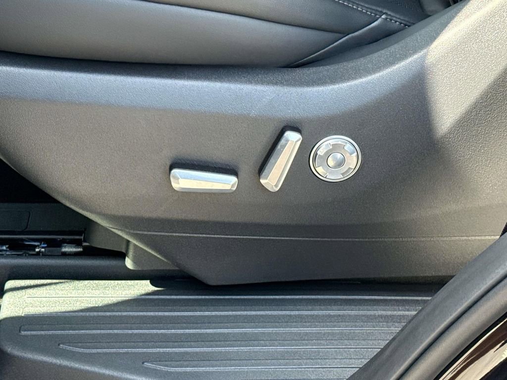 Used 2025 Lincoln Navigator Reserve w/ Jet Appearance Package image 13