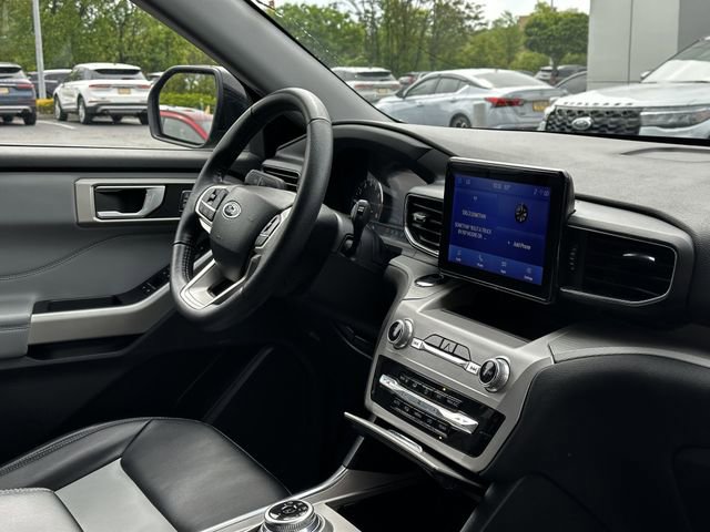 Used 2023 Ford Explorer XLT w/ Equipment Group 202A AWD/4WD image 33