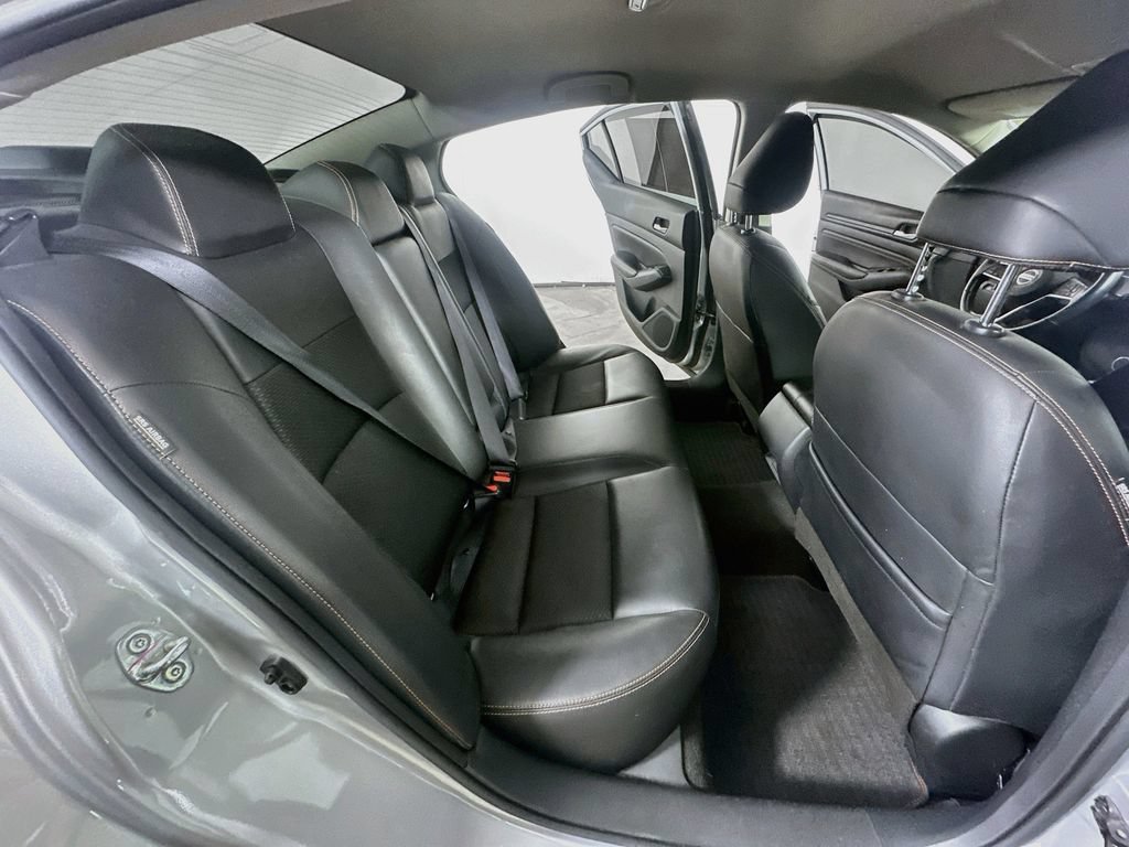 Used 2022 Nissan Altima 2.5 SR FWD image 11
