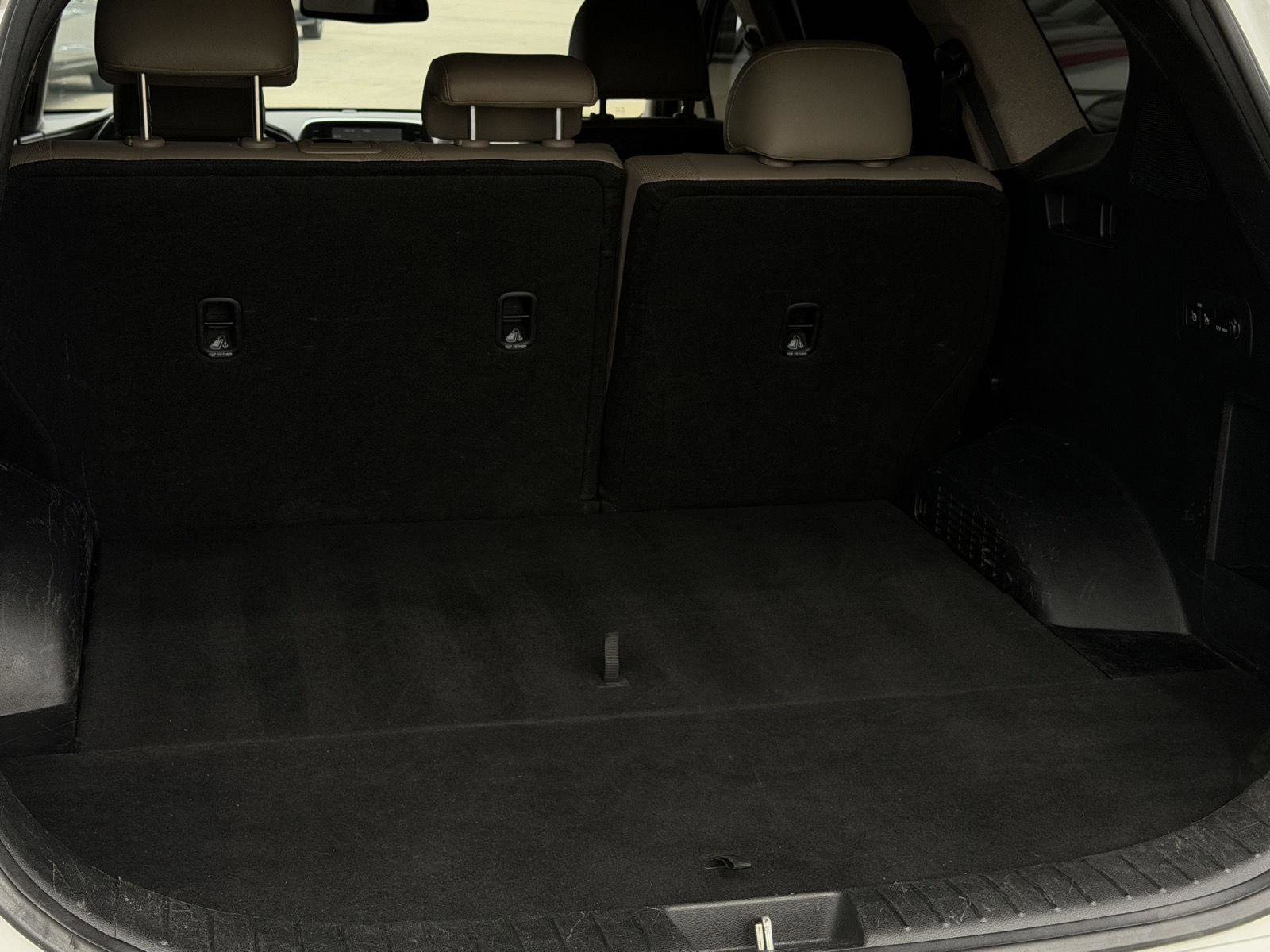 Used 2020 Hyundai Santa Fe SEL w/ Convenience + Premium Package image 26