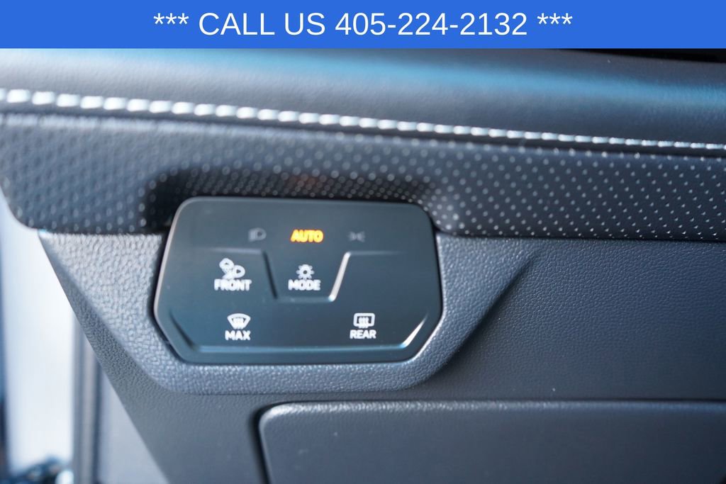 Used 2025 Volkswagen Atlas SE image 36