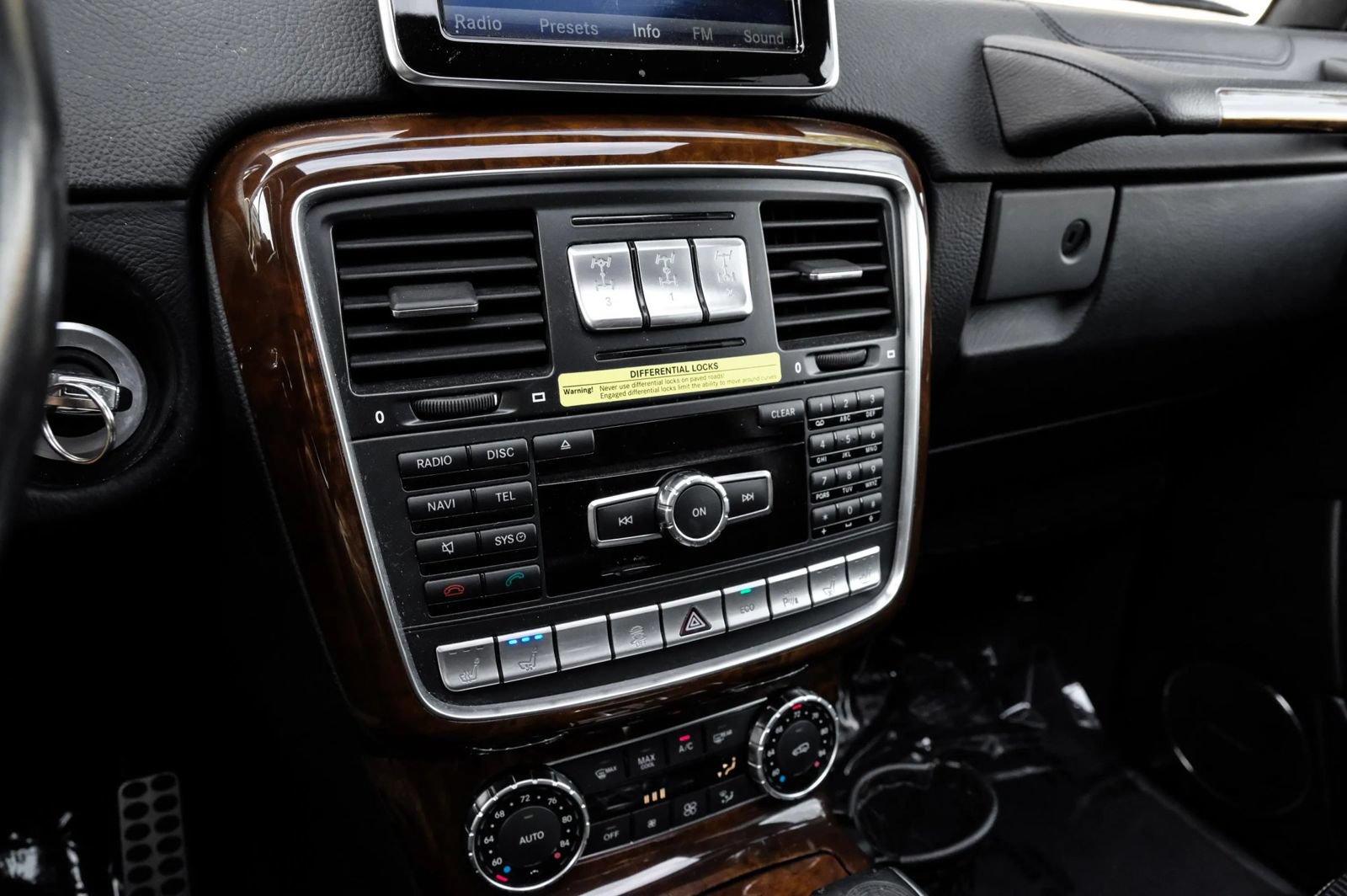 Used 2015 Mercedes-Benz G 63 AMG 4MATIC image 24
