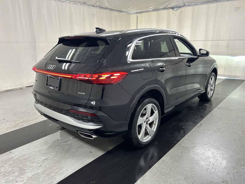Used 2025 Audi Q5 Premium Plus w/ Premium Plus AWD/4WD image 3