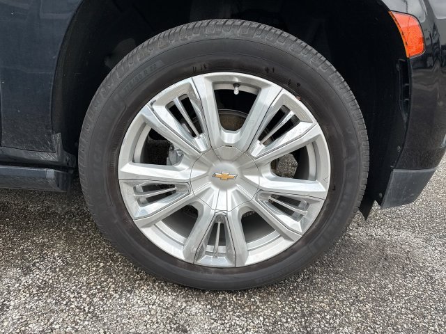 Used 2022 Chevrolet Suburban High Country w/ Max Trailering Package AWD/4WD image 7