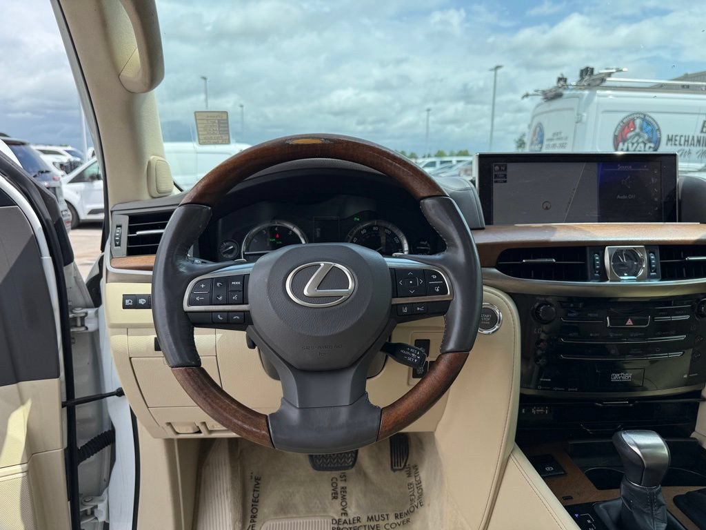Used 2017 Lexus LX 570 4WD w/ Luxury Package image 17