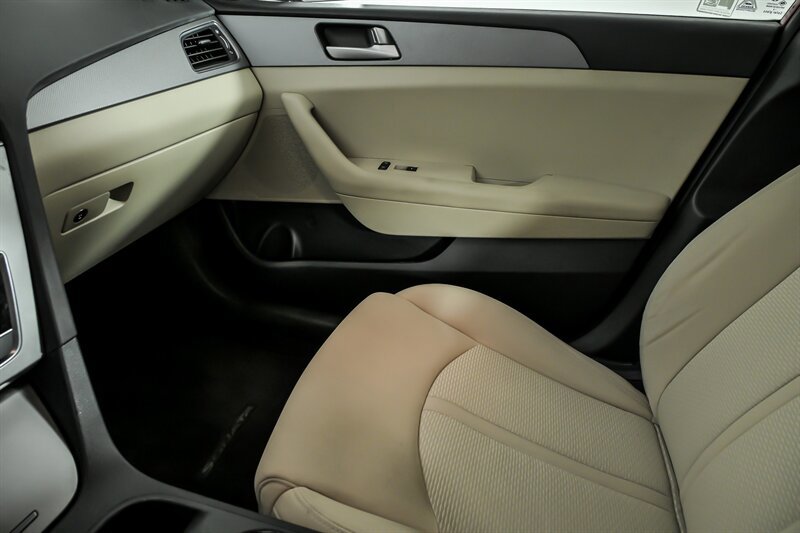 Used 2017 Hyundai Sonata SE FWD image 29