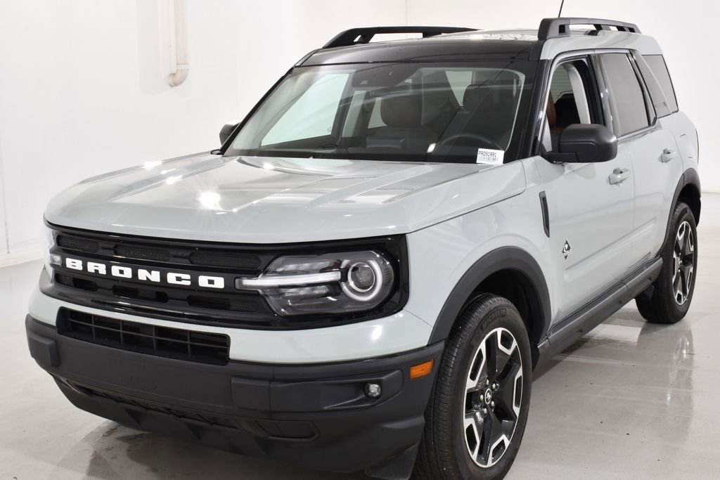Used 2023 Ford Bronco Sport Outer Banks w/ Tech Package AWD/4WD image 2