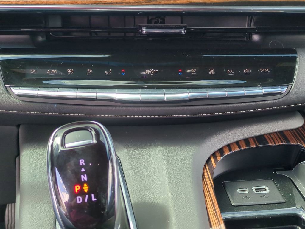 Certified 2024 Cadillac Escalade Premium Luxury AWD/4WD image 19
