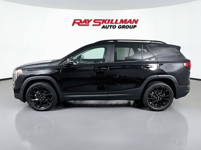 Used 2023 GMC Terrain SLE w/ Driver Convenience Package AWD/4WD image 4