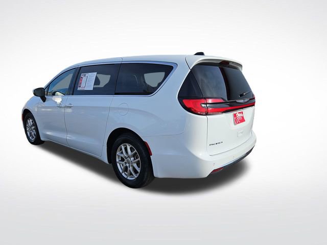 Used 2023 Chrysler Pacifica Touring-L FWD image 5