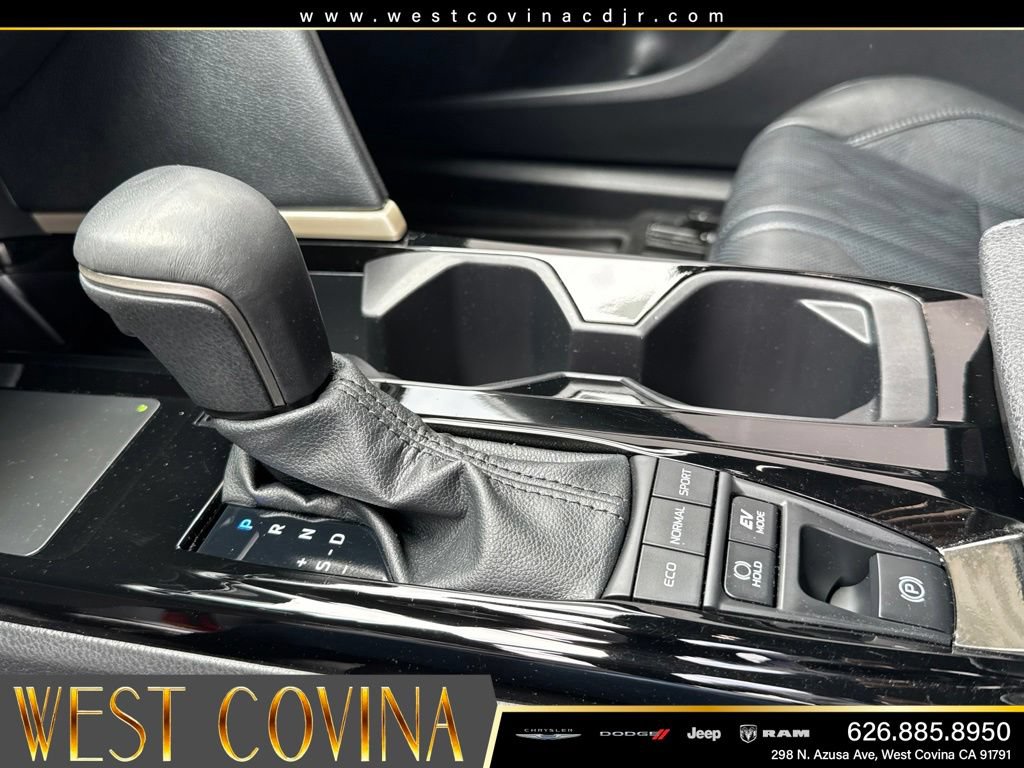 Used 2025 Toyota Camry XSE FWD image 27