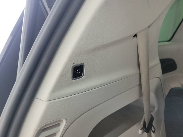 Used 2023 Chrysler Pacifica Touring-L FWD image 17