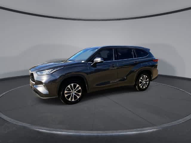 Used 2021 Toyota Highlander XLE FWD image 4