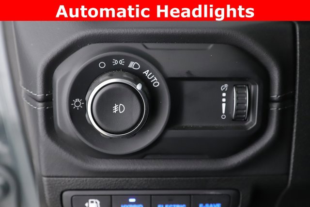 Used 2025 Jeep Wrangler Unlimited Sahara image 15