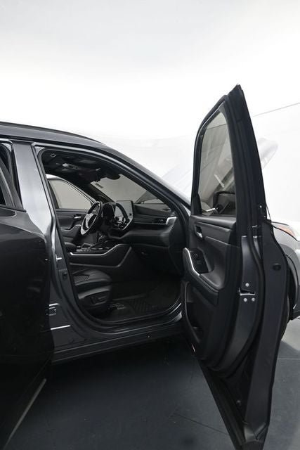 Used 2024 Toyota Highlander XSE AWD/4WD image 17