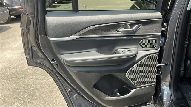 Used 2022 Jeep Grand Cherokee Limited image 19