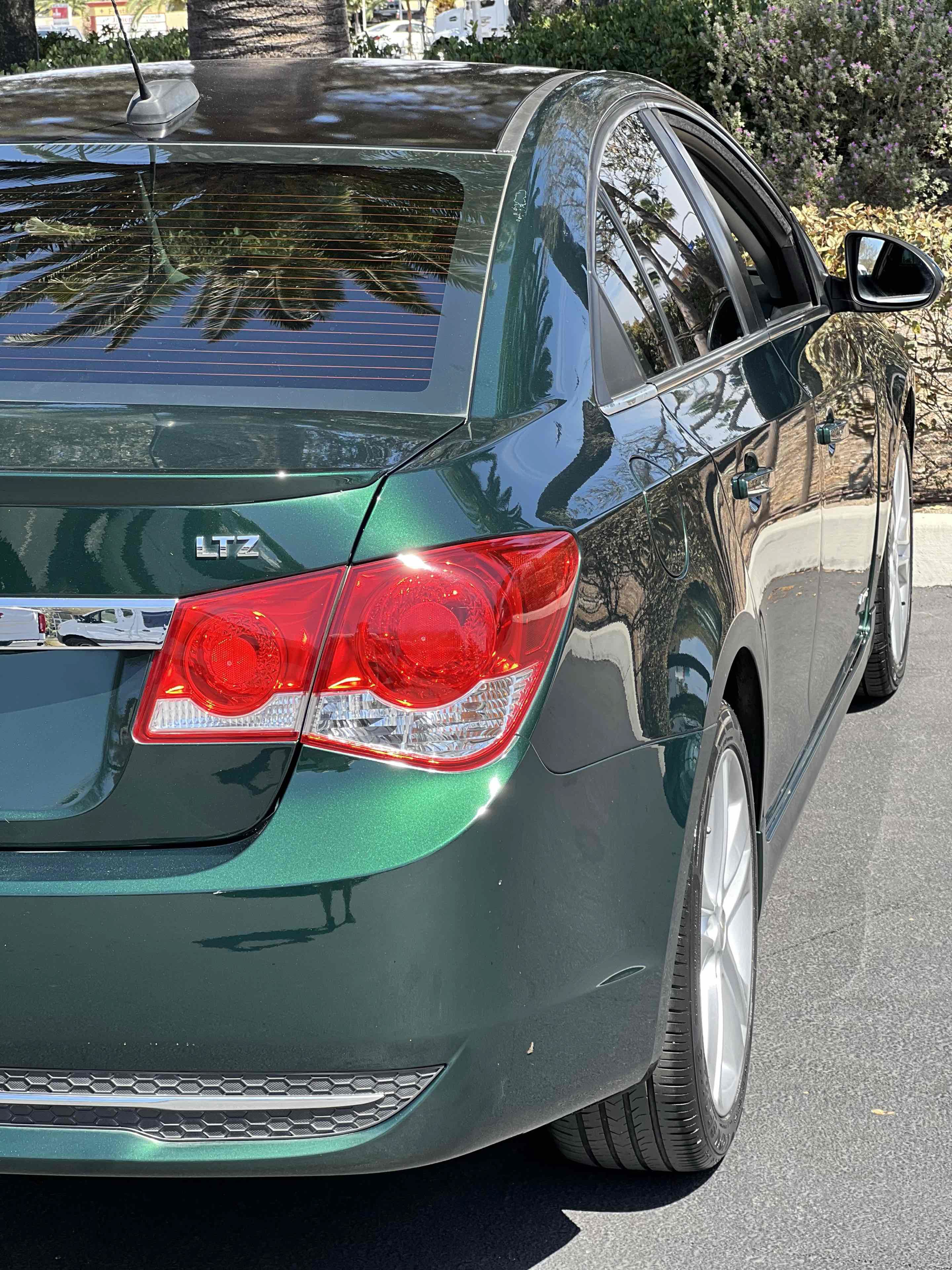 Used 2015 Chevrolet Cruze LTZ w/ Sun, Sound and Sport Package FWD image 40