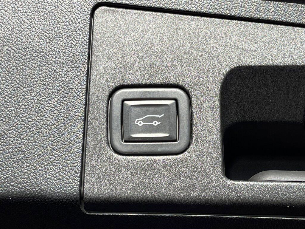 Used 2022 Cadillac XT4 Premium Luxury w/ Driver Assist Package image 27