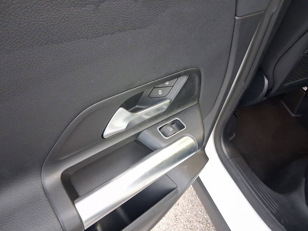 Used 2021 Mercedes-Benz GLA 250 4MATIC image 12