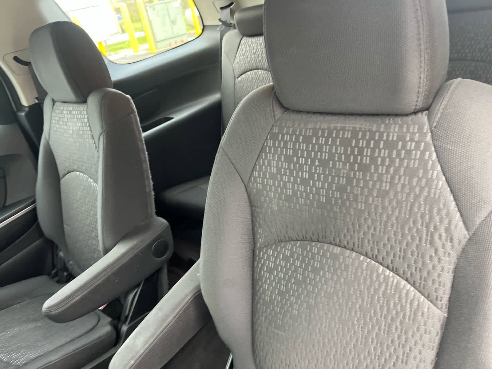 Used 2011 GMC Acadia SLE image 4