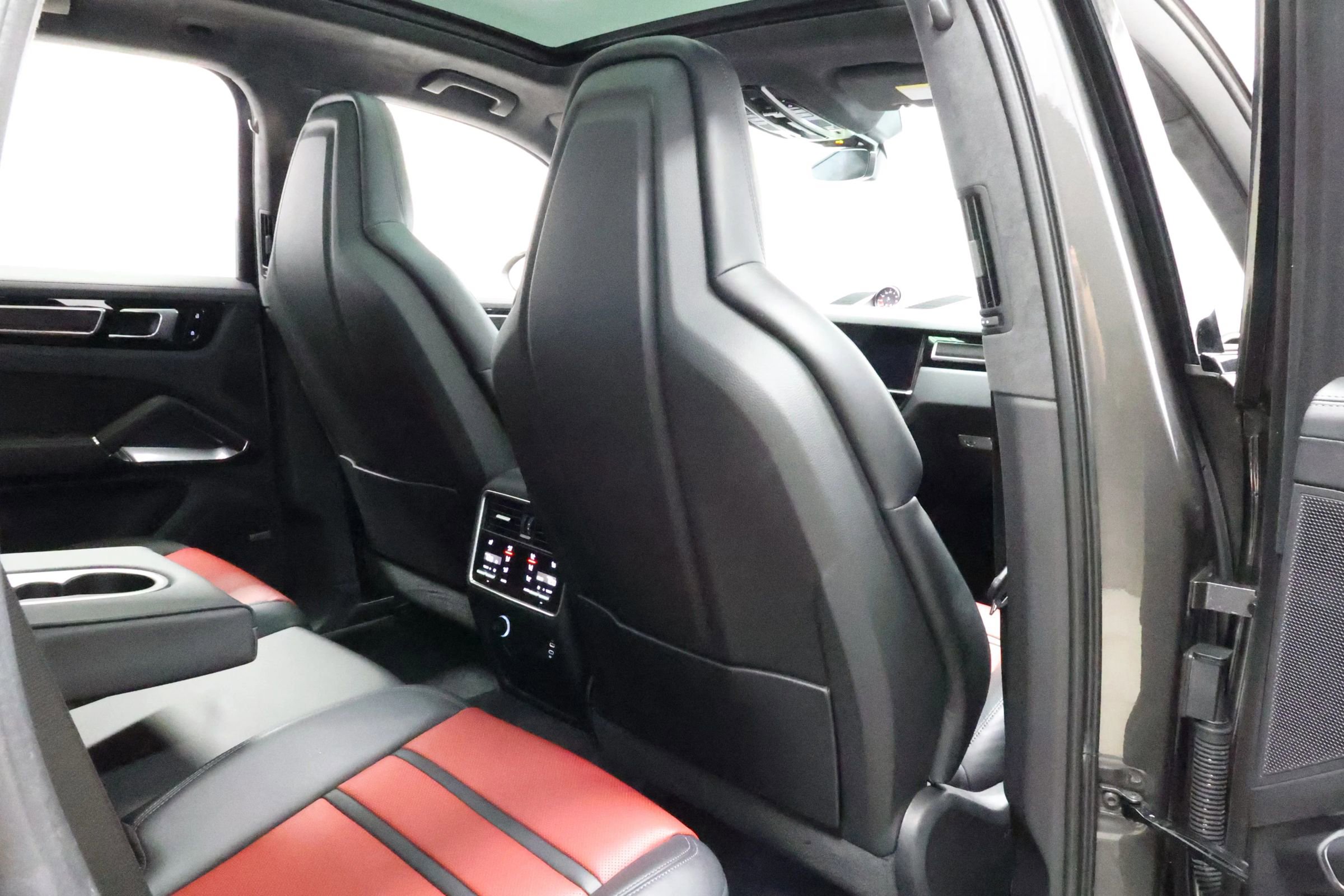 Used 2020 Porsche Cayenne Turbo image 74