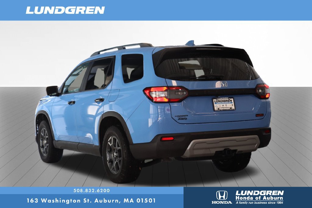 Used 2025 Honda Pilot TrailSport image 3