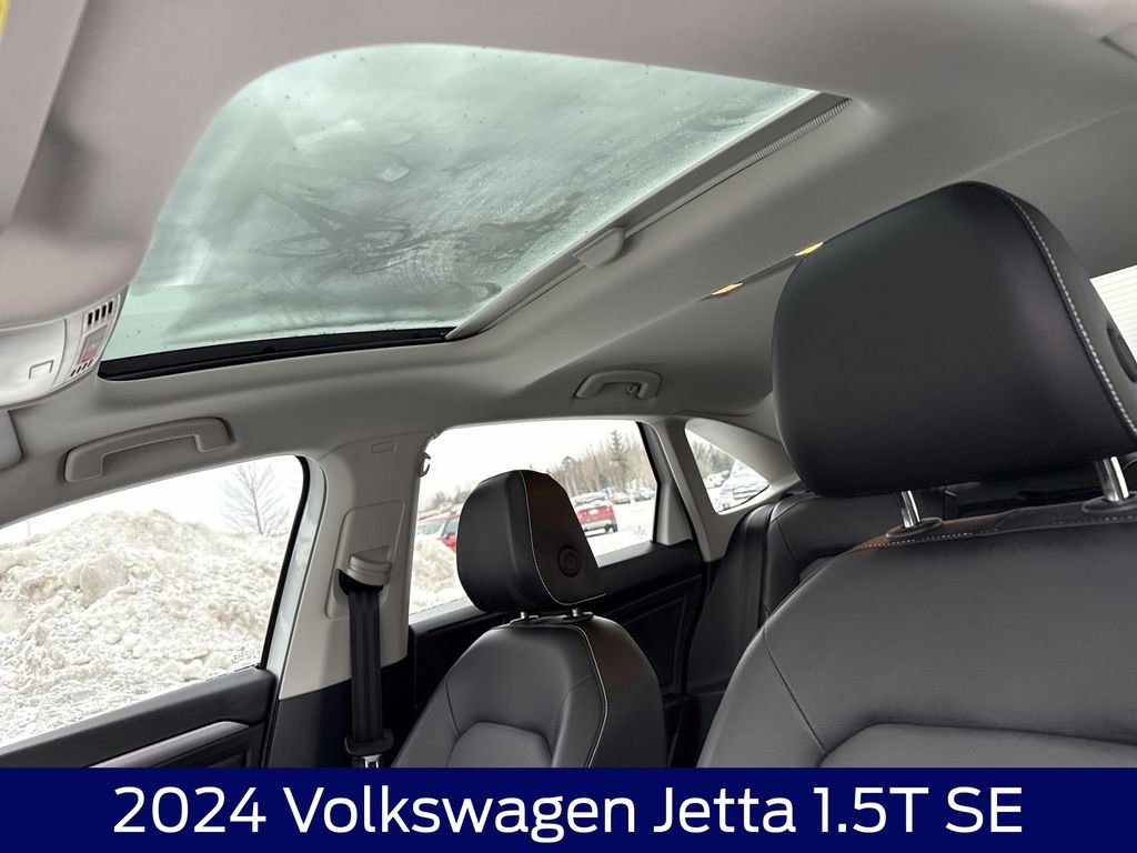 Used 2024 Volkswagen Jetta SE w/ Panoramic Sunroof Package image 16