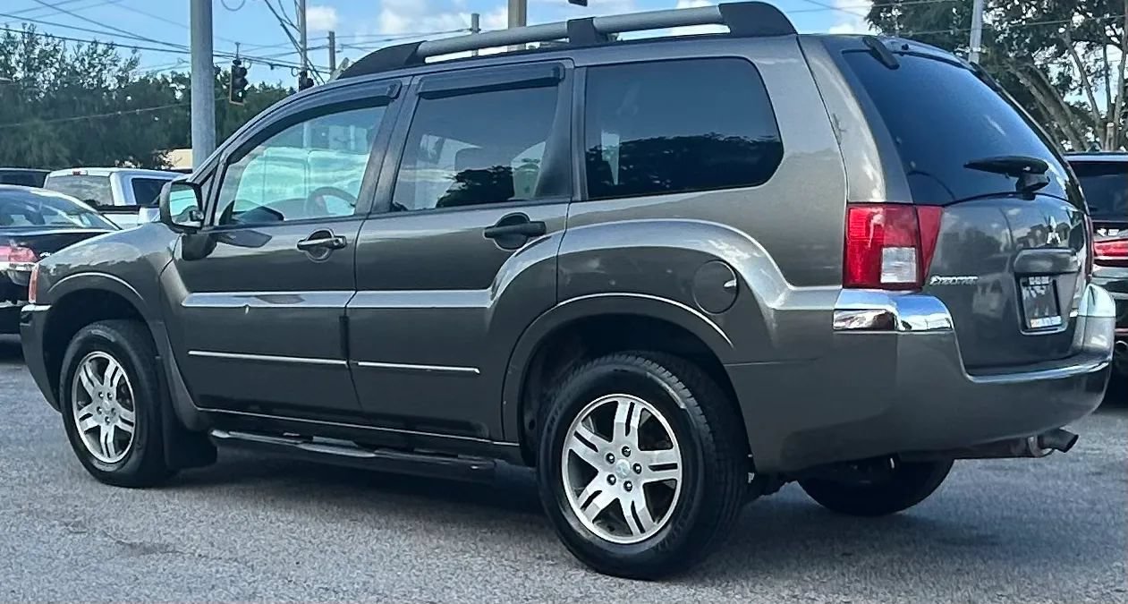 Used 2005 Mitsubishi Endeavor XLS FWD image 3