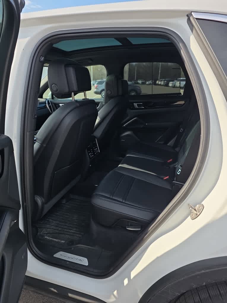 Used 2021 Porsche Cayenne E-Hybrid image 6