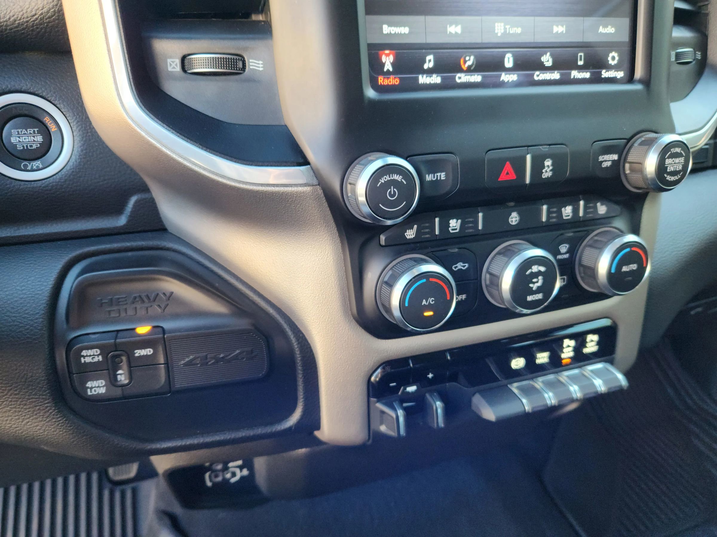 Used 2020 RAM 2500 Laramie AWD/4WD image 12