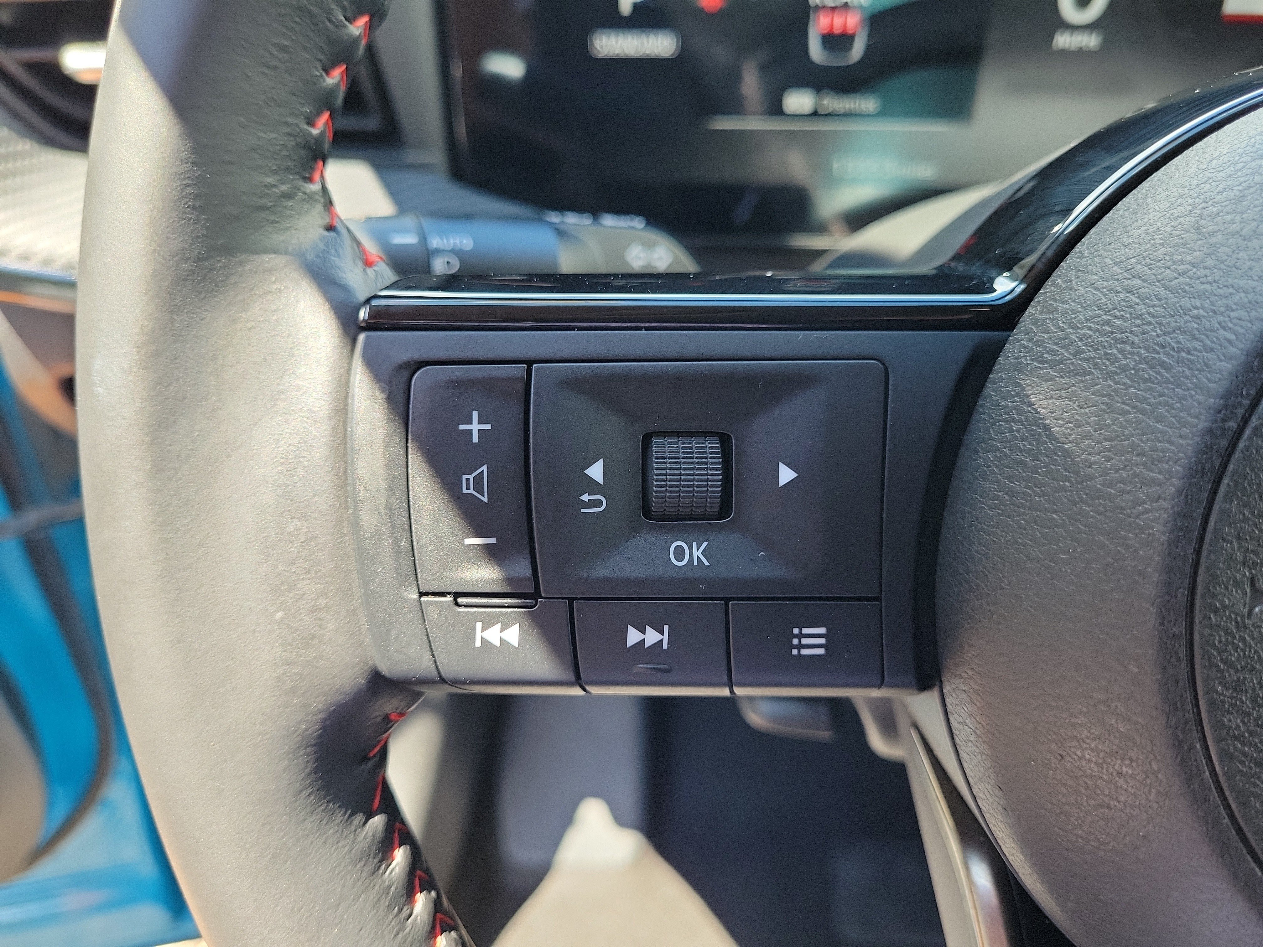Certified 2025 Nissan Kicks SR AWD/4WD image 16
