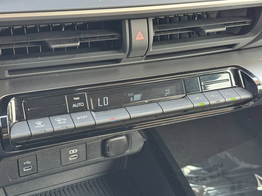 Certified 2024 Toyota Prius LE FWD image 23