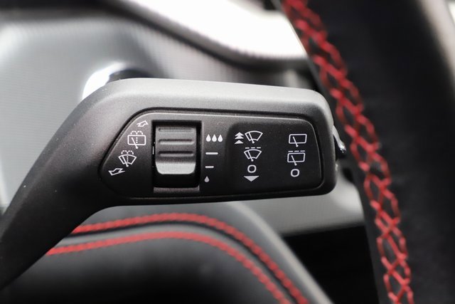 Used 2025 Ford Explorer ST-Line w/ ST-Line Street Pack image 39