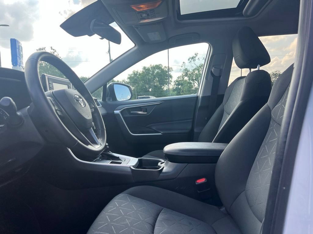 Used 2019 Toyota RAV4 XLE w/ Convenience Package AWD/4WD image 9