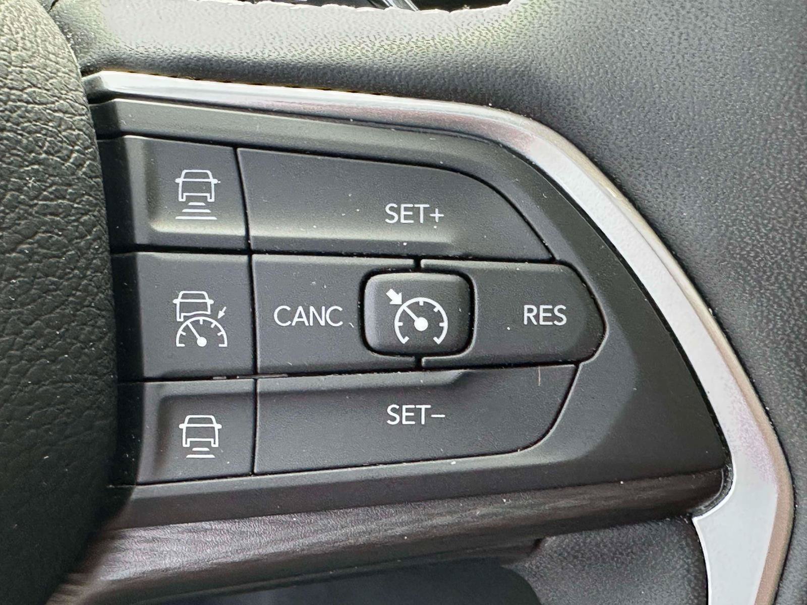Used 2024 Jeep Grand Cherokee L Altitude AWD/4WD image 22
