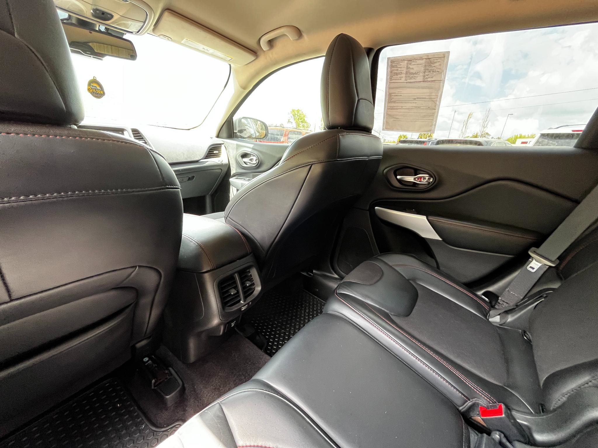 Used 2017 Jeep Cherokee Trailhawk w/ Comfort/Convenience Group image 40