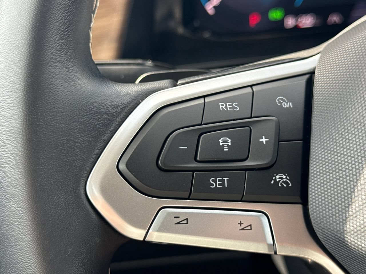 Used 2024 Volkswagen Atlas SE AWD/4WD image 28