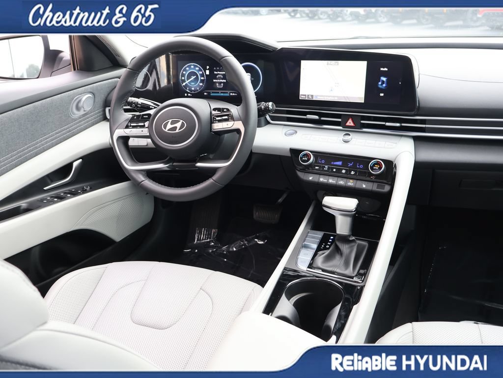 Certified 2025 Hyundai Elantra Limited FWD image 13