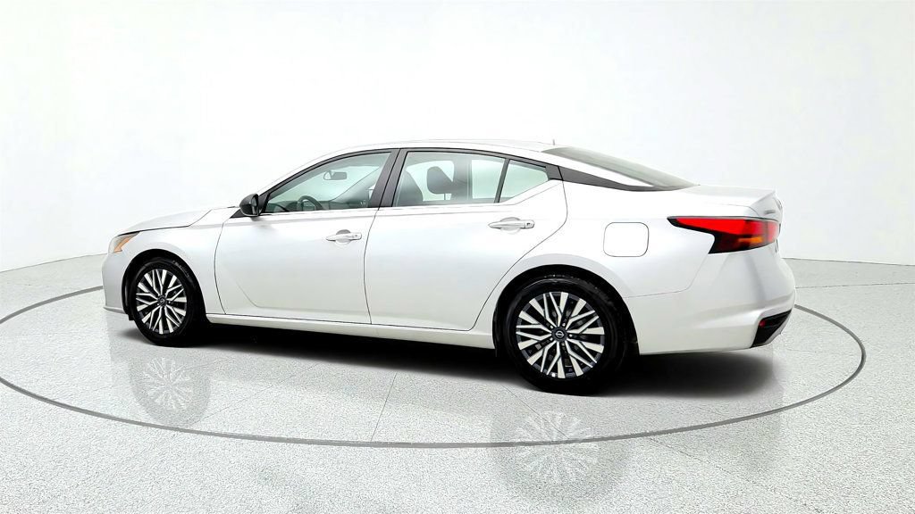 Used 2024 Nissan Altima 2.5 SV FWD image 7