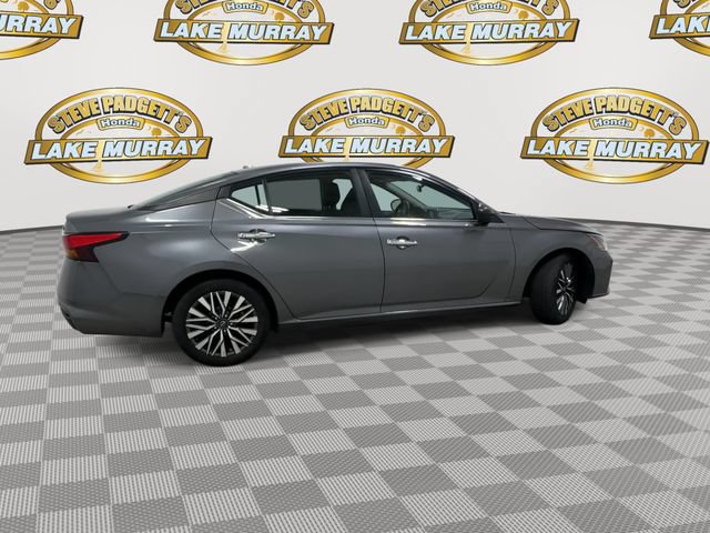 Used 2024 Nissan Altima 2.5 SV FWD image 3