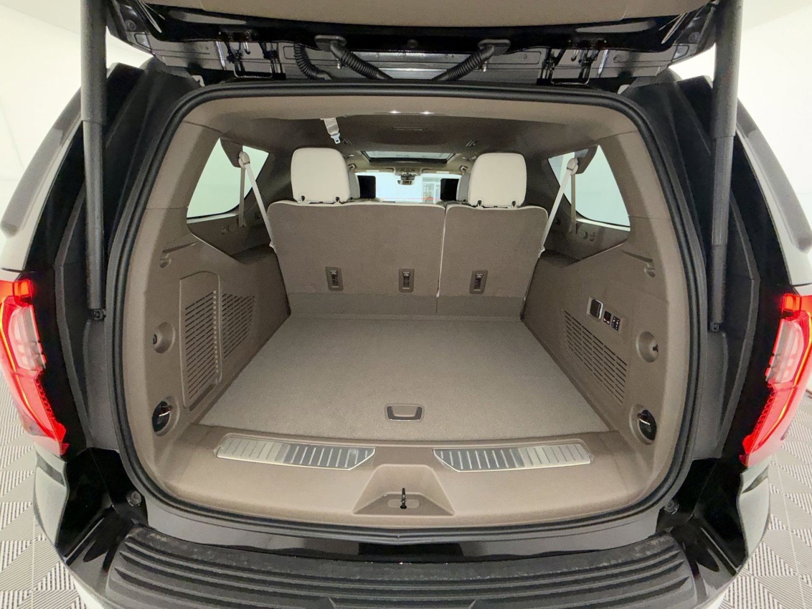 New 2026 GMC Yukon XL Denali w/ Denali Reserve Package image 27