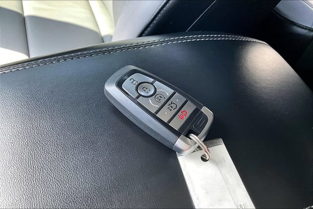 Used 2021 Ford Explorer XLT w/ Equipment Group 202A AWD/4WD image 11
